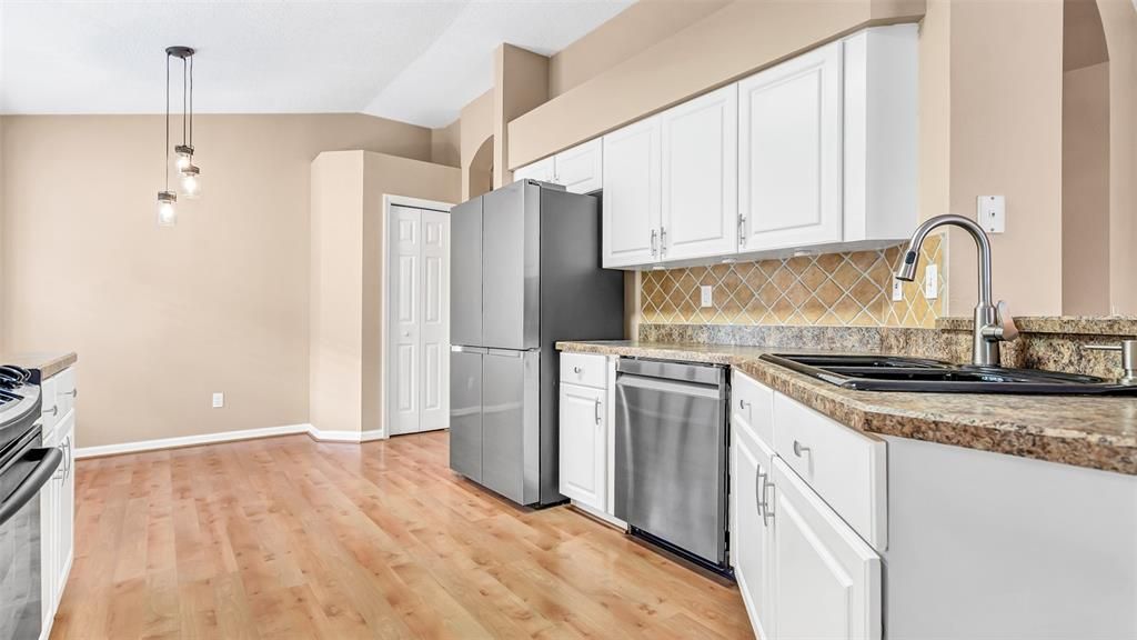 В аренду: $3,995 (3 спален, 2 ванн, 1732 Квадратных фут)