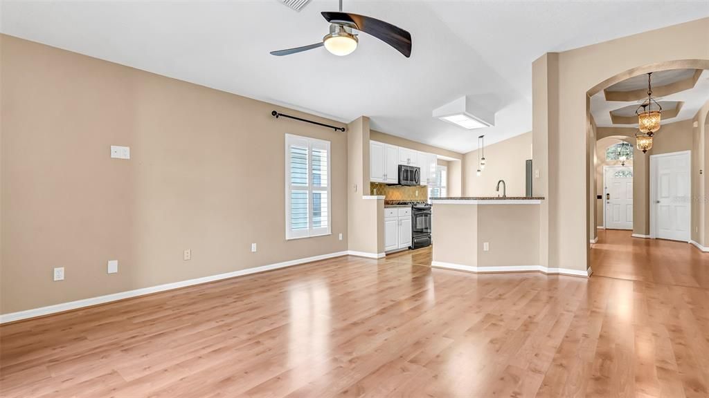 В аренду: $3,995 (3 спален, 2 ванн, 1732 Квадратных фут)