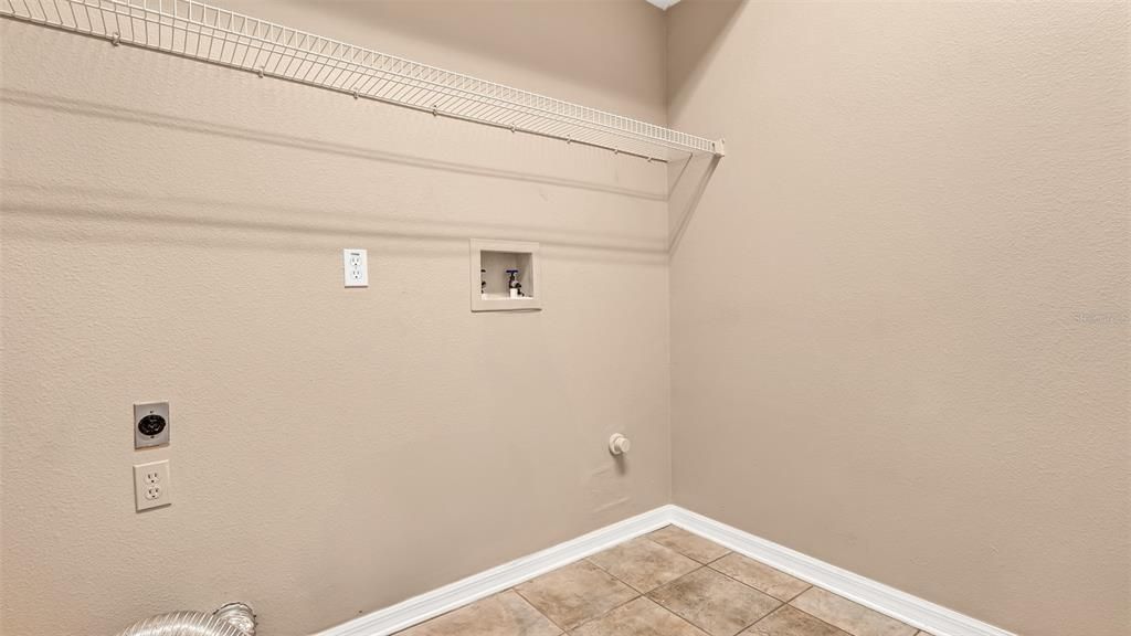 В аренду: $3,995 (3 спален, 2 ванн, 1732 Квадратных фут)
