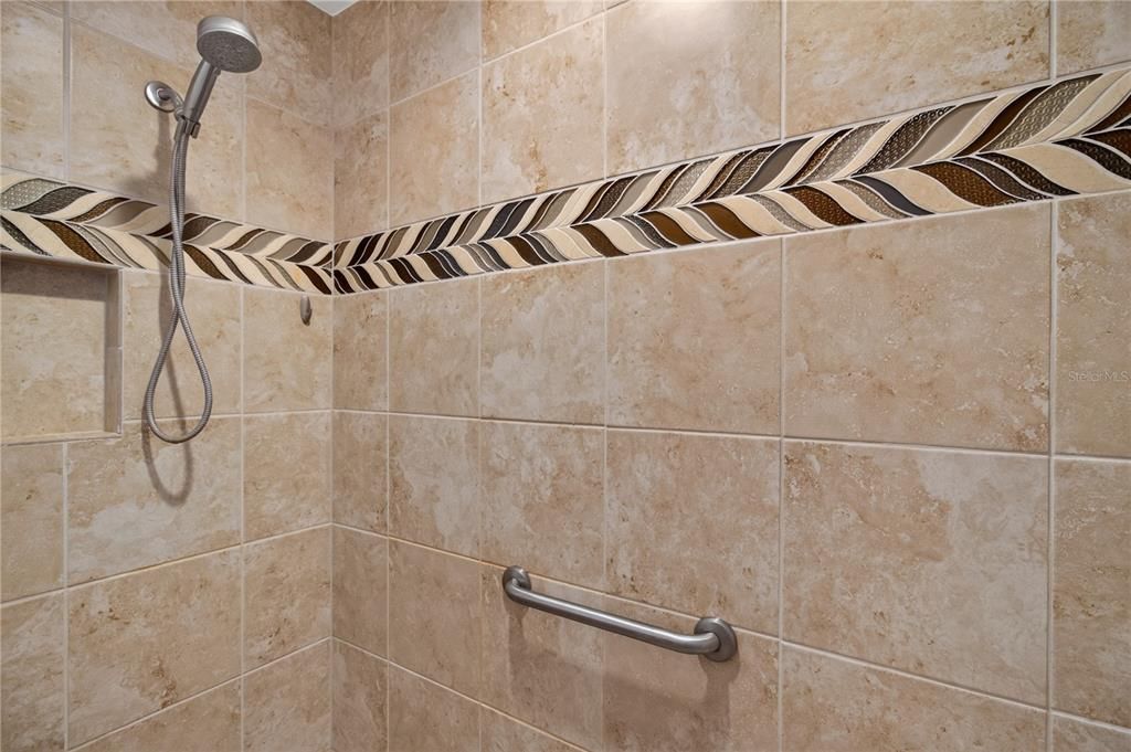 На продажу: $499,900 (4 спален, 2 ванн, 2013 Квадратных фут)