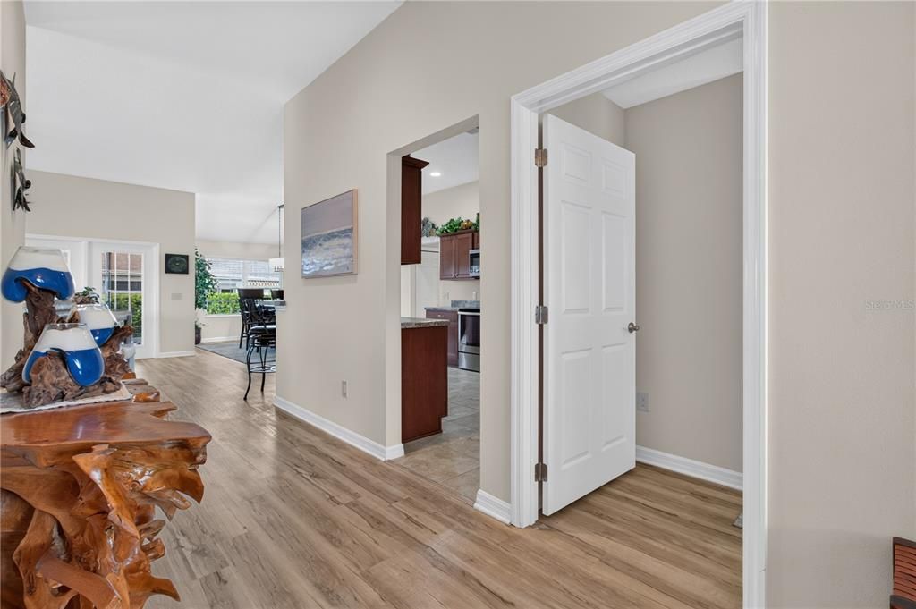 На продажу: $499,900 (4 спален, 2 ванн, 2013 Квадратных фут)