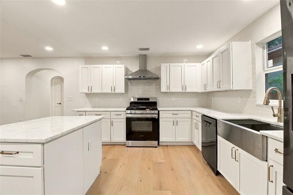 В аренду: $4,500 (4 спален, 3 ванн, 2180 Квадратных фут)