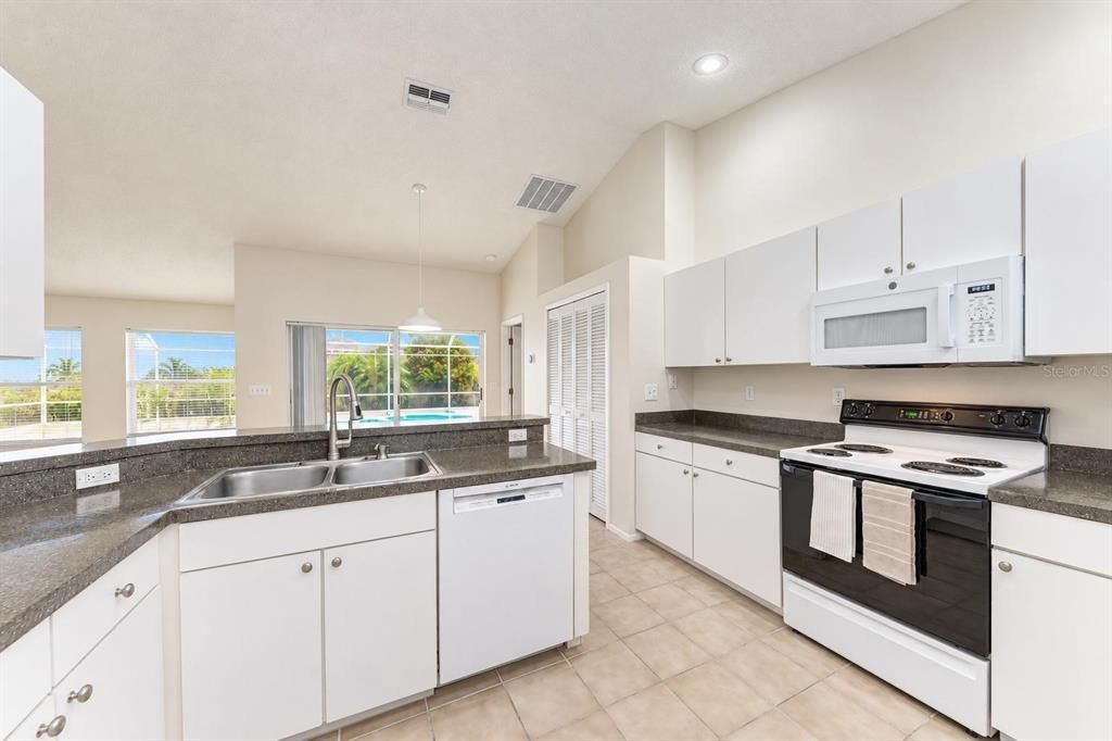For Sale: $435,000 (3 beds, 2 baths, 1453 Square Feet)