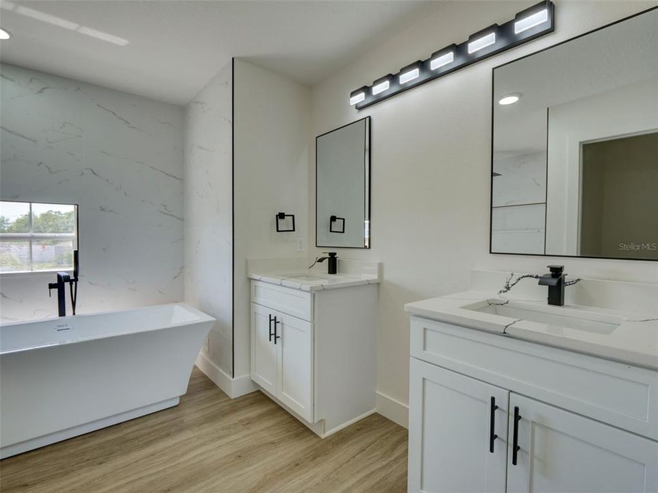 На продажу: $399,900 (4 спален, 3 ванн, 2931 Квадратных фут)