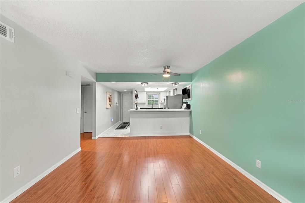 En Venta: $169,900 (2 camas, 2 baños, 1000 Pies cuadrados)