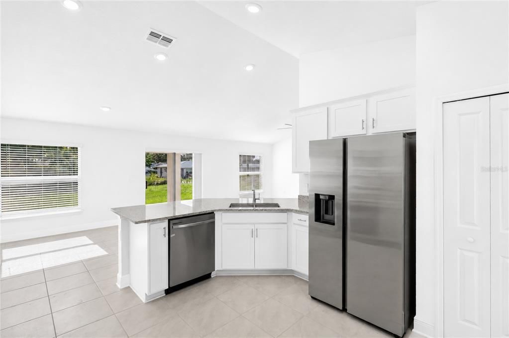 На продажу: $324,900 (3 спален, 2 ванн, 1551 Квадратных фут)