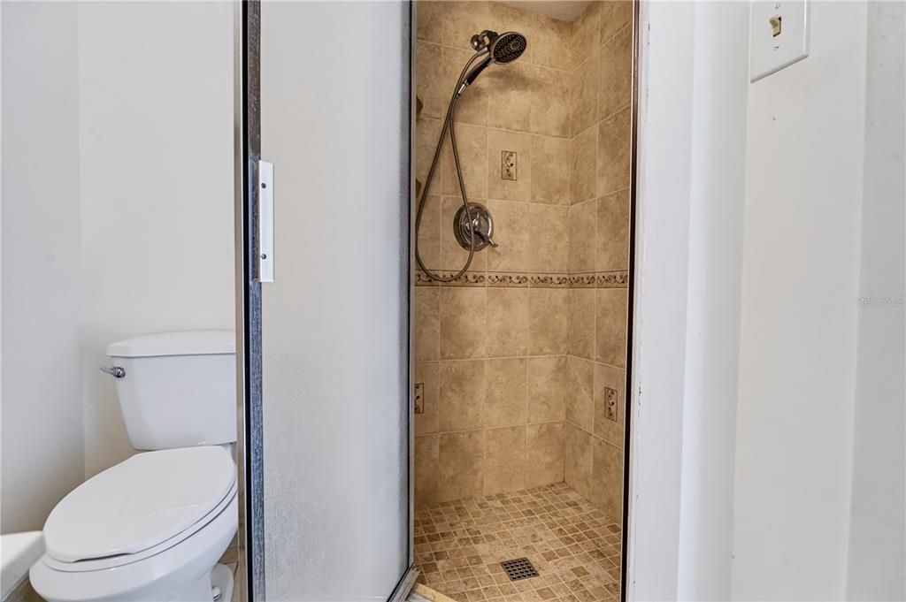 На продажу: $255,000 (2 спален, 2 ванн, 1026 Квадратных фут)
