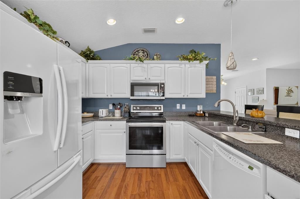 For Sale: $295,500 (2 beds, 2 baths, 1575 Square Feet)