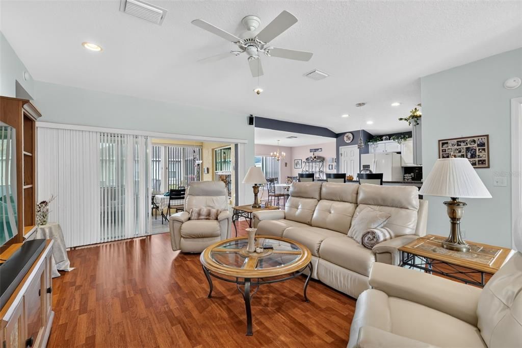 For Sale: $295,500 (2 beds, 2 baths, 1575 Square Feet)