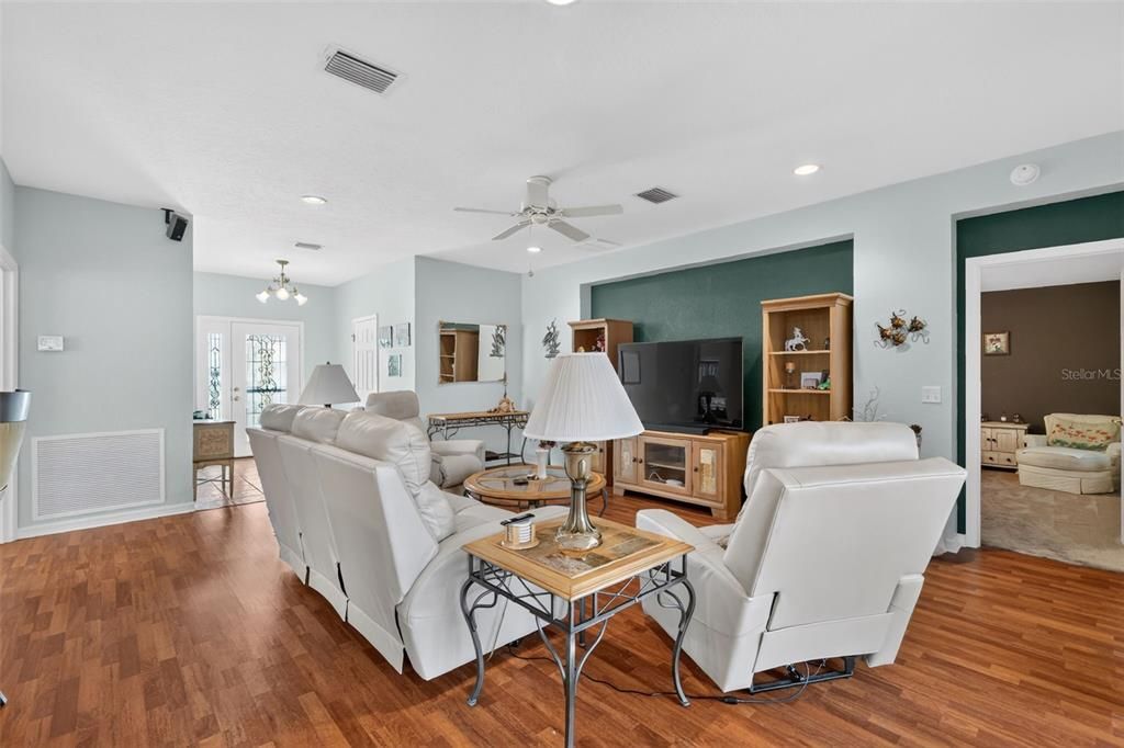 For Sale: $295,500 (2 beds, 2 baths, 1575 Square Feet)