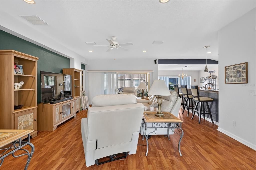 For Sale: $295,500 (2 beds, 2 baths, 1575 Square Feet)