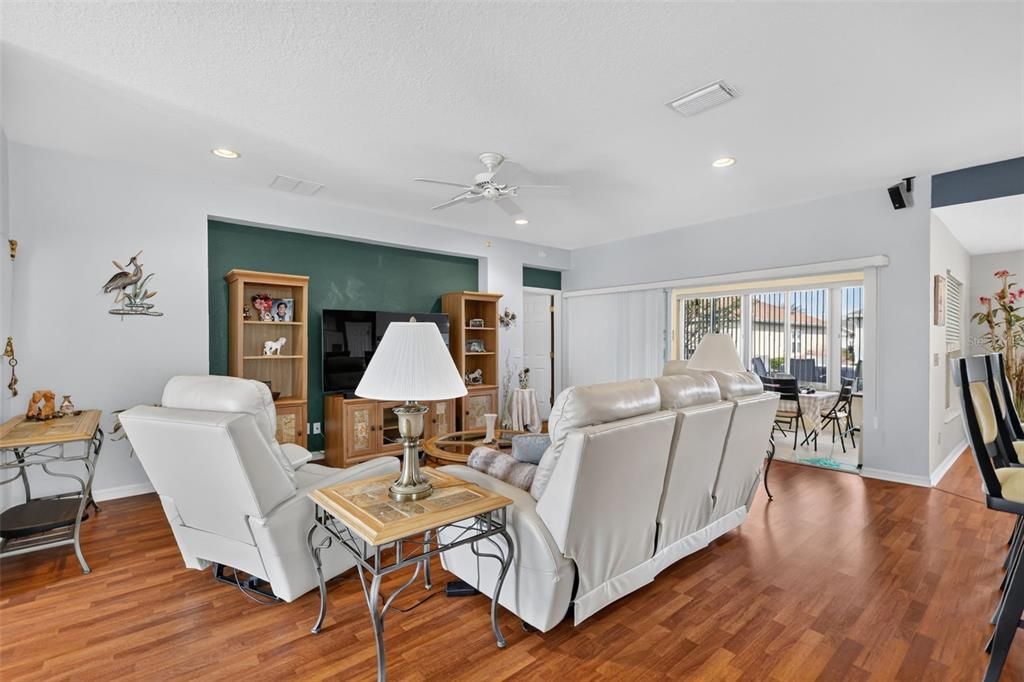For Sale: $295,500 (2 beds, 2 baths, 1575 Square Feet)