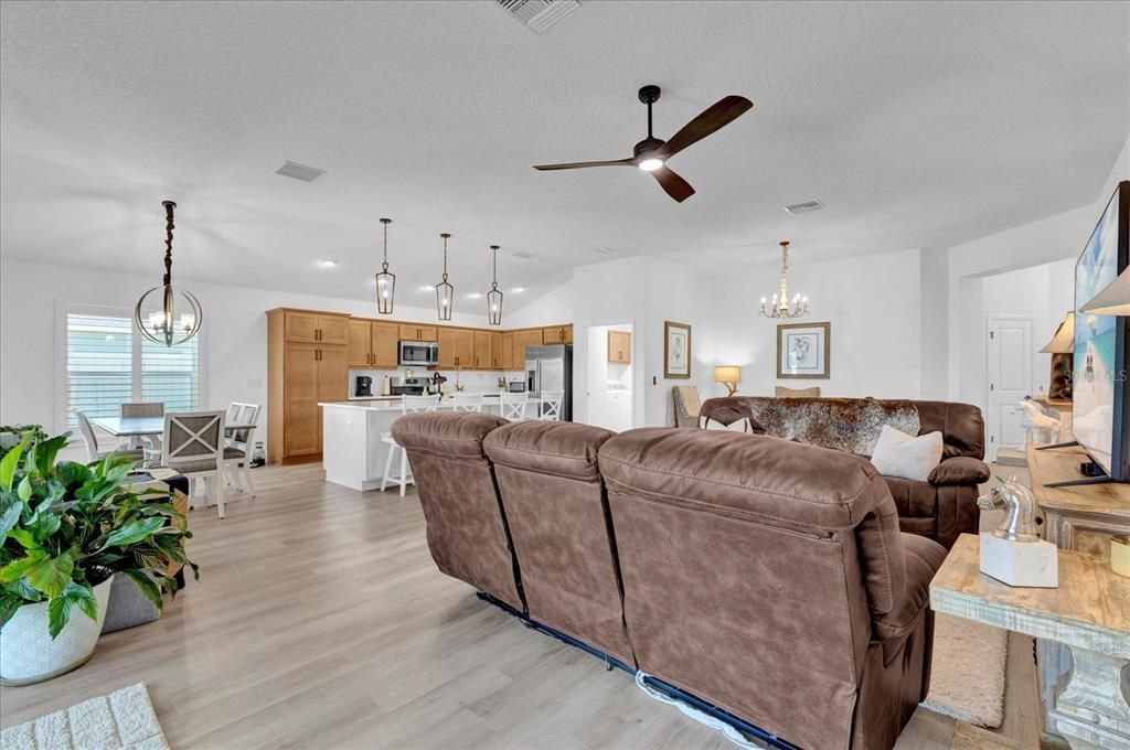 For Sale: $674,900 (3 beds, 2 baths, 1966 Square Feet)