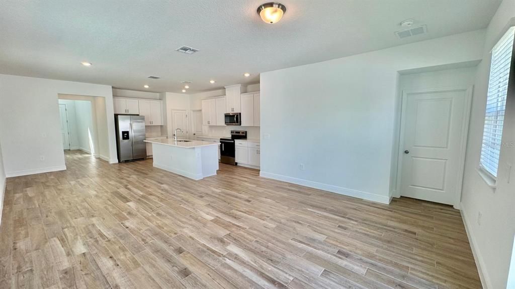 For Rent: $2,750 (4 beds, 2 baths, 2054 Square Feet)