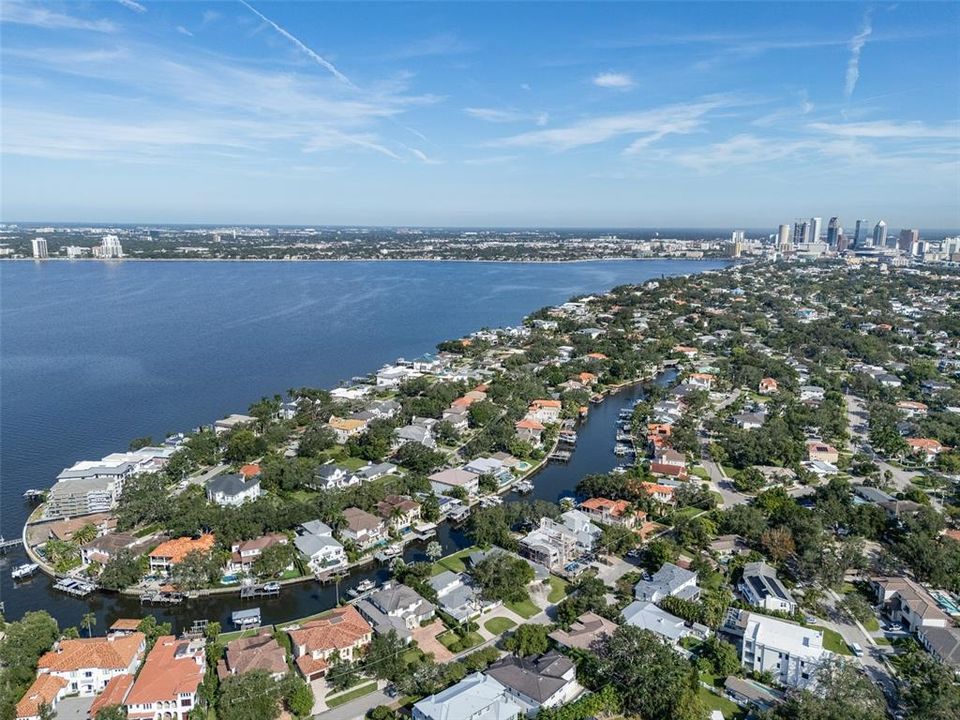 待售: $4,299,000 (0.29 acres)