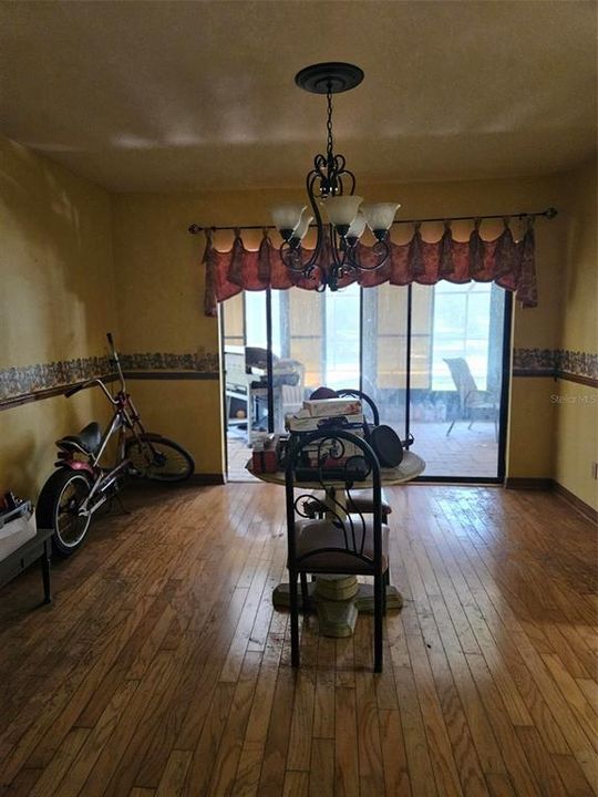 На продажу: $649,990 (6 спален, 3 ванн, 3213 Квадратных фут)
