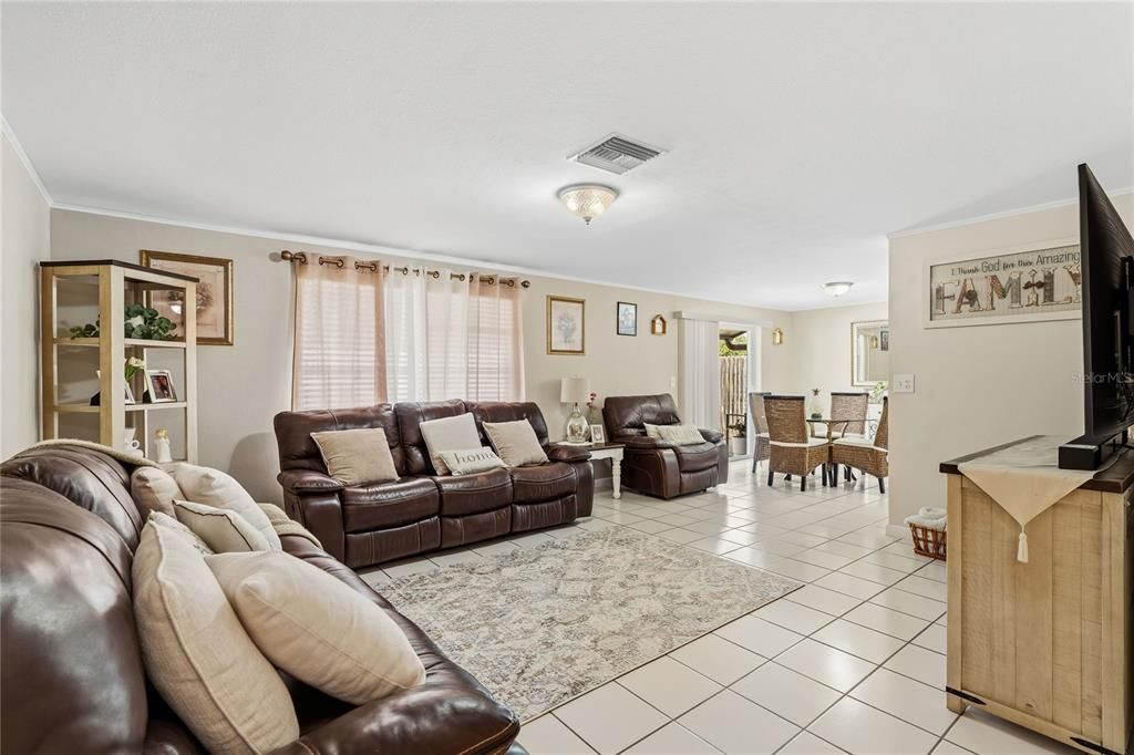 En Venta: $400,000 (3 camas, 2 baños, 1211 Pies cuadrados)