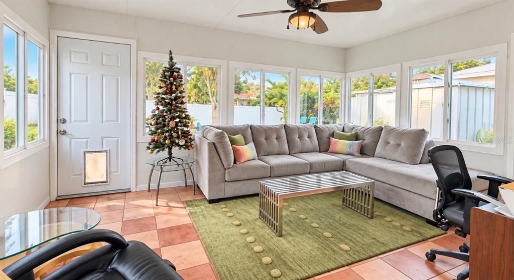 For Rent: $2,650 (2 beds, 2 baths, 965 Square Feet)