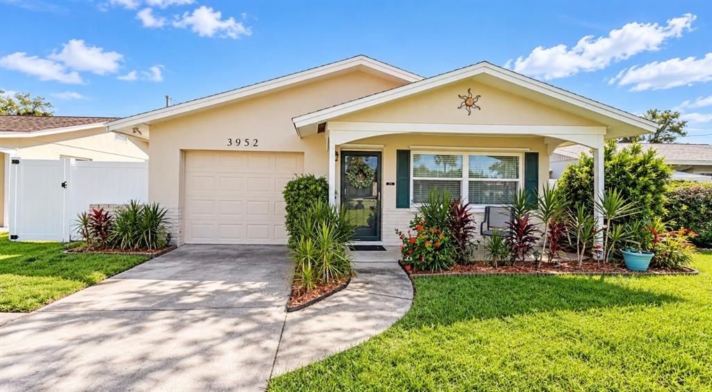 For Rent: $2,650 (2 beds, 2 baths, 965 Square Feet)