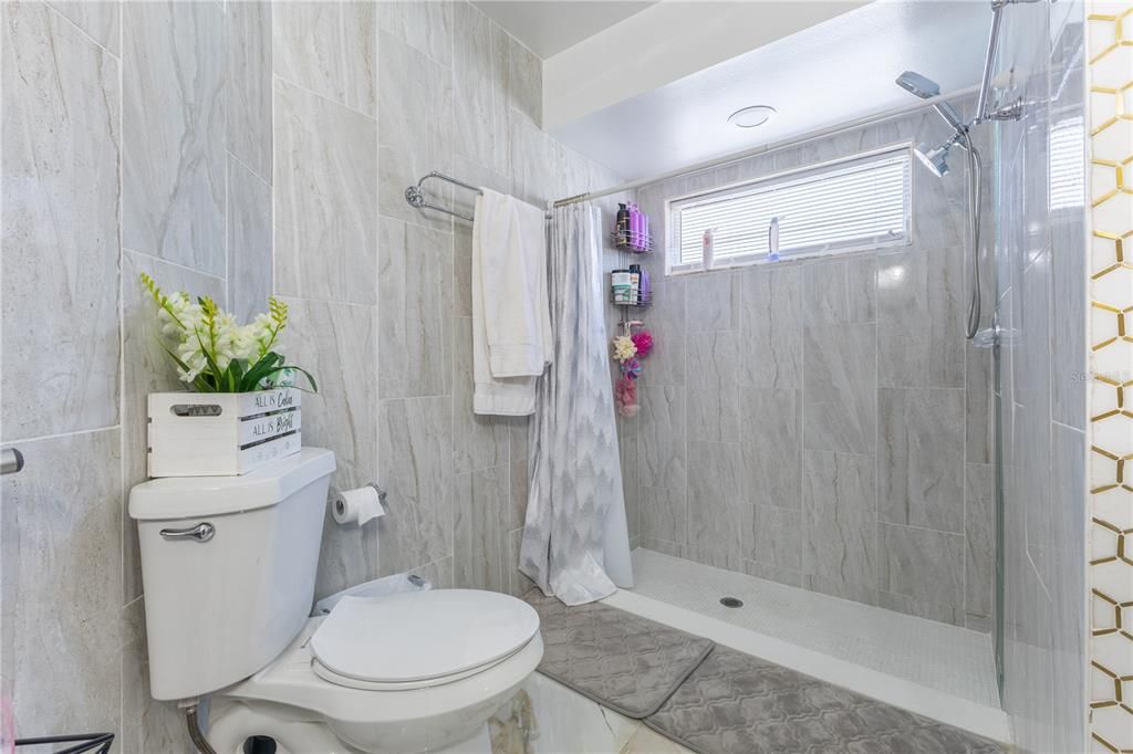 Под контрактом: $399,000 (3 спален, 2 ванн, 1563 Квадратных фут)