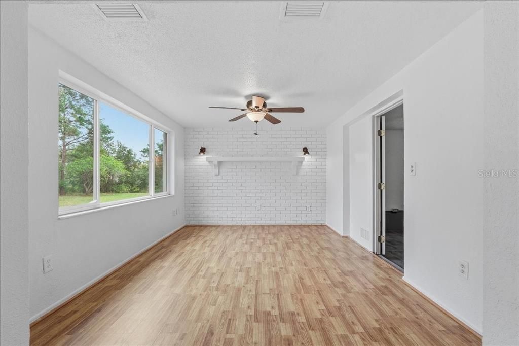 For Sale: $234,900 (3 beds, 2 baths, 1152 Square Feet)