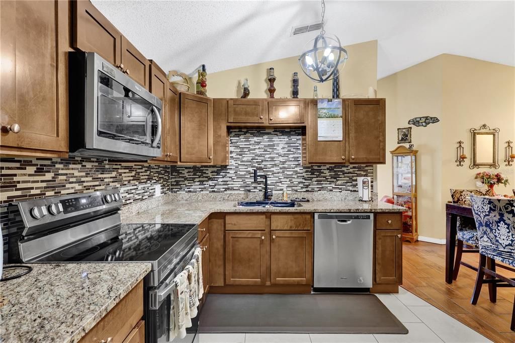 En Venta: $305,000 (4 camas, 2 baños, 1162 Pies cuadrados)