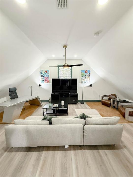В аренду: $2,750 (3 спален, 1 ванн, 1621 Квадратных фут)