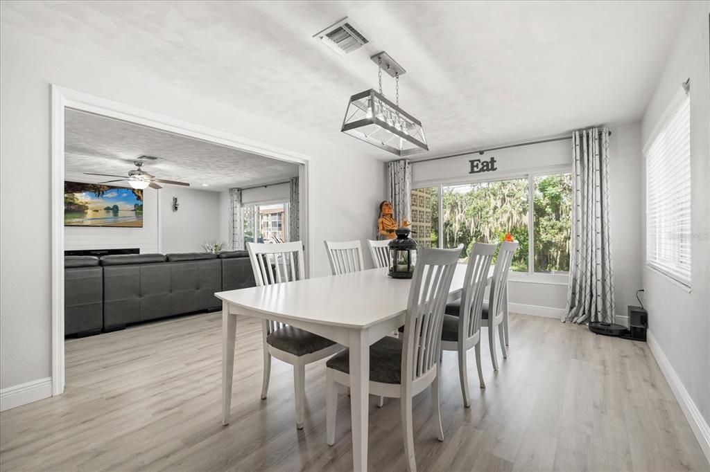 В аренду: $2,500 (4 спален, 2 ванн, 2427 Квадратных фут)