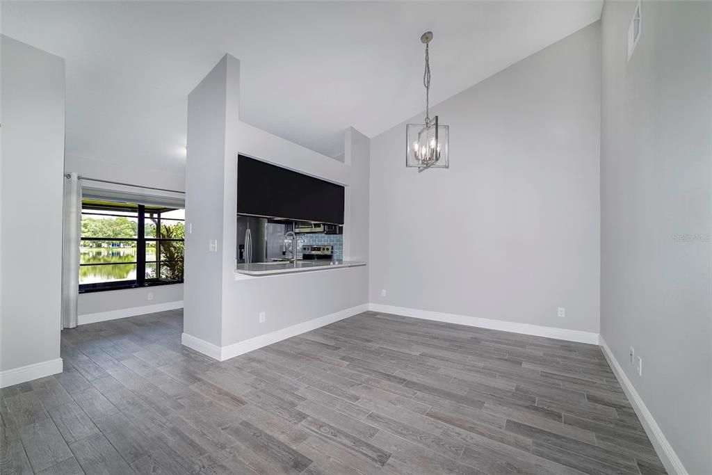 For Sale: $260,000 (2 beds, 2 baths, 946 Square Feet)