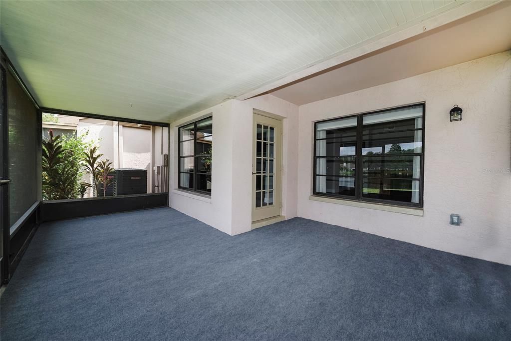 For Sale: $260,000 (2 beds, 2 baths, 946 Square Feet)