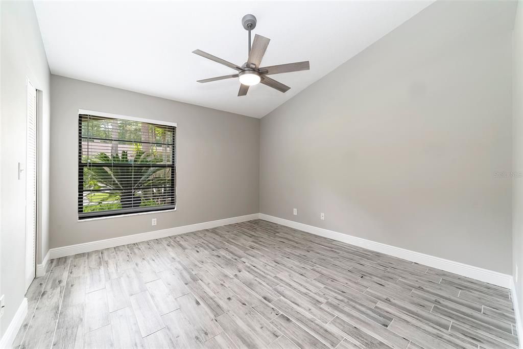 For Sale: $260,000 (2 beds, 2 baths, 946 Square Feet)