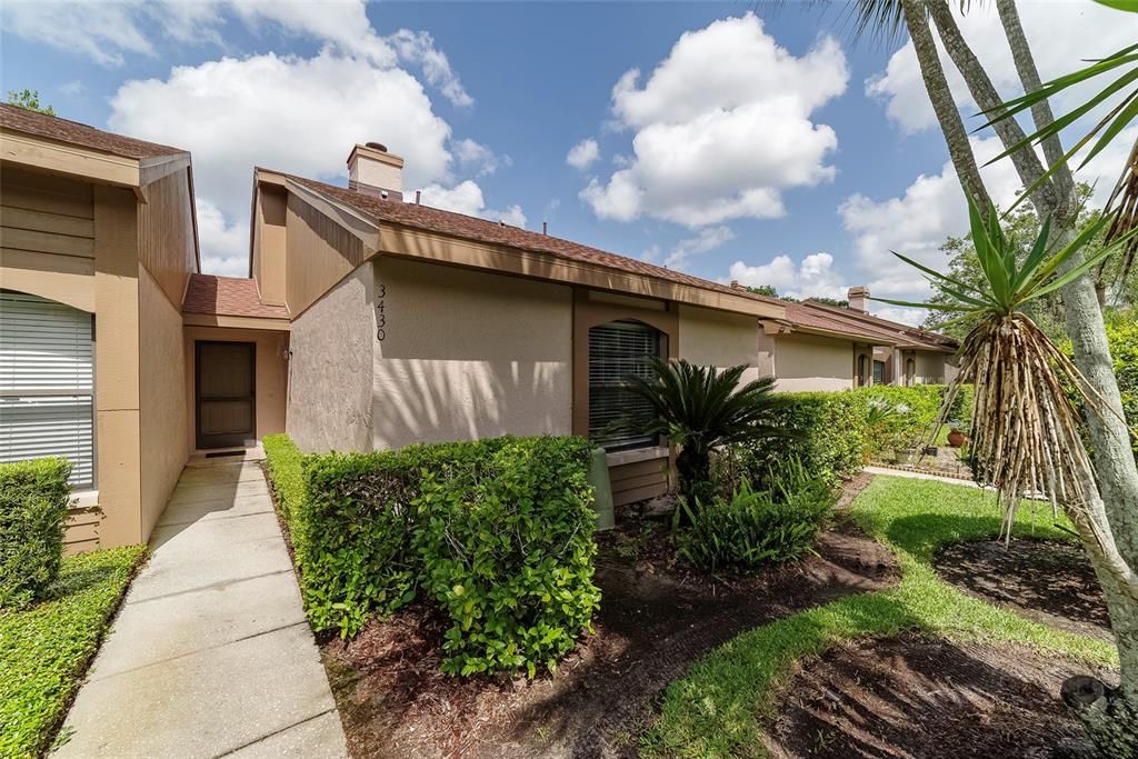 For Sale: $260,000 (2 beds, 2 baths, 946 Square Feet)
