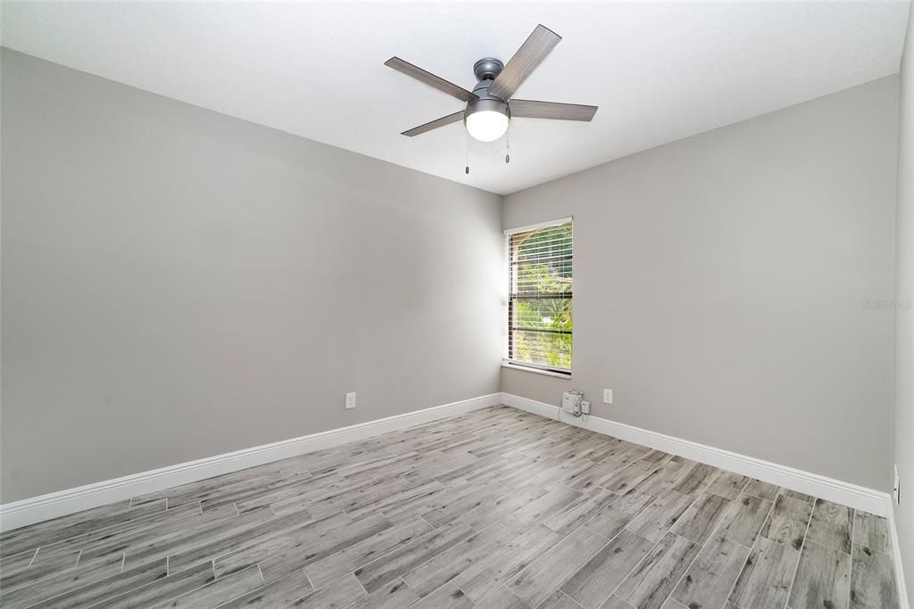 For Sale: $260,000 (2 beds, 2 baths, 946 Square Feet)