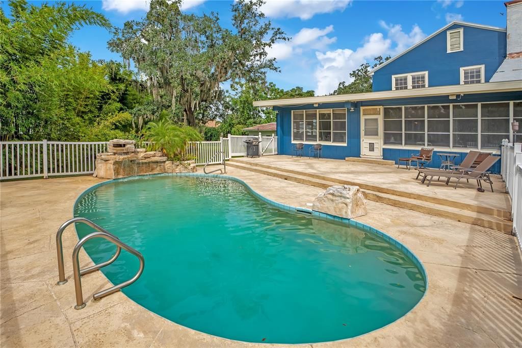 En Venta: $650,000 (4 camas, 3 baños, 3630 Pies cuadrados)