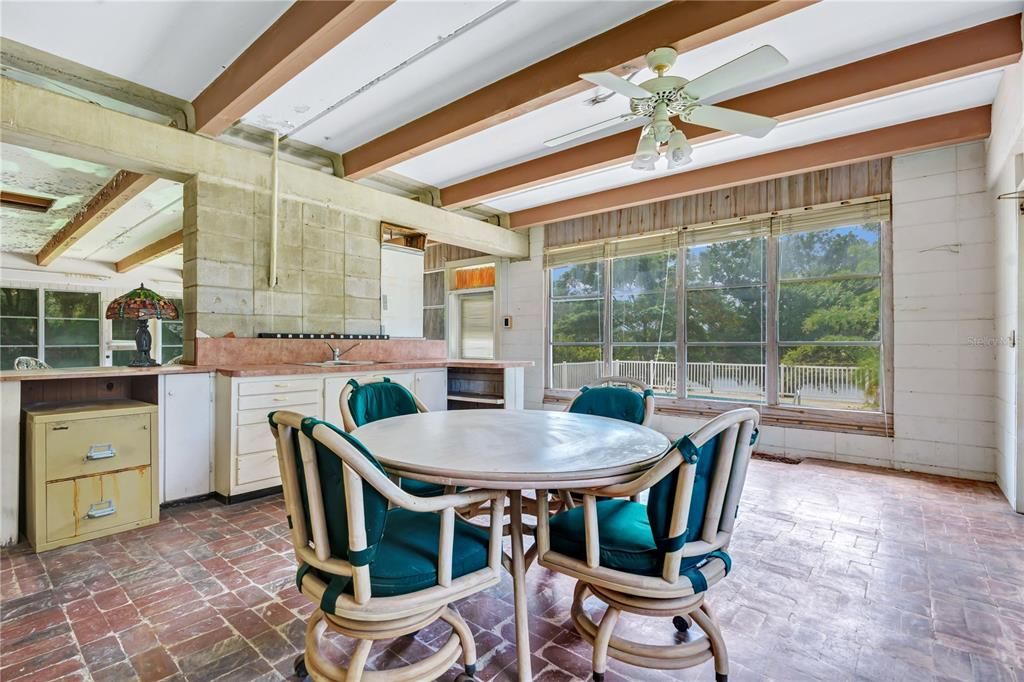 En Venta: $650,000 (4 camas, 3 baños, 3630 Pies cuadrados)