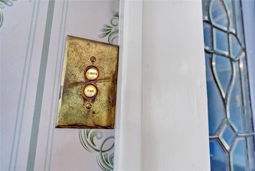 En Venta: $650,000 (4 camas, 3 baños, 3630 Pies cuadrados)