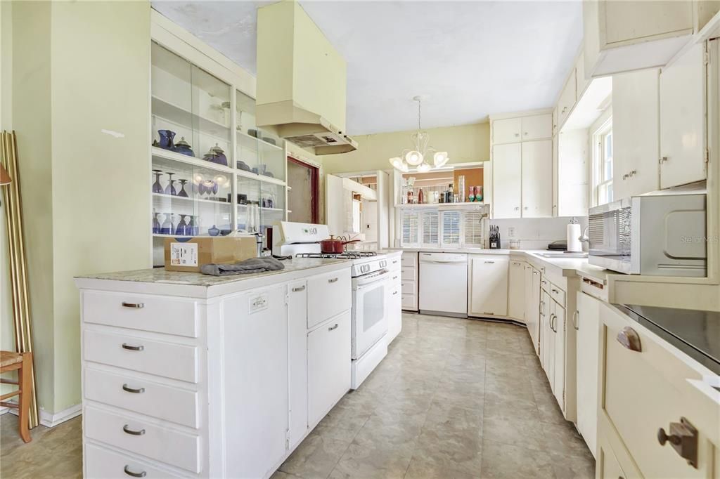 En Venta: $650,000 (4 camas, 3 baños, 3630 Pies cuadrados)