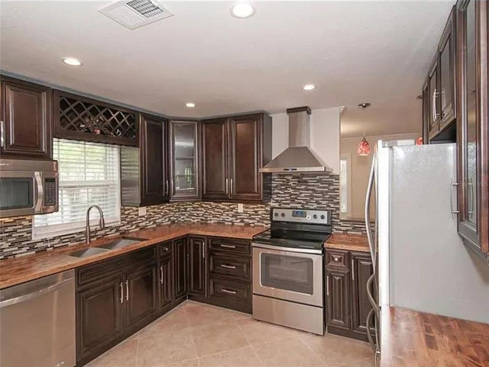 For Sale: $399,990 (4 beds, 2 baths, 2001 Square Feet)
