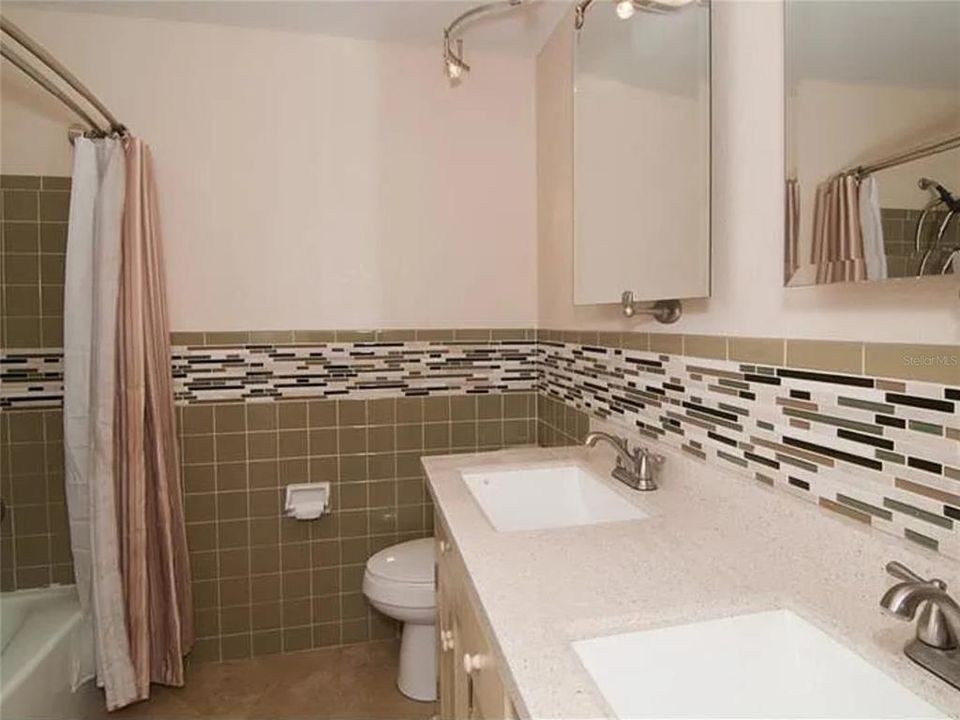 For Sale: $399,990 (4 beds, 2 baths, 2001 Square Feet)