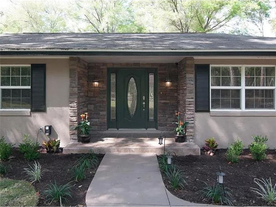 For Sale: $399,990 (4 beds, 2 baths, 2001 Square Feet)