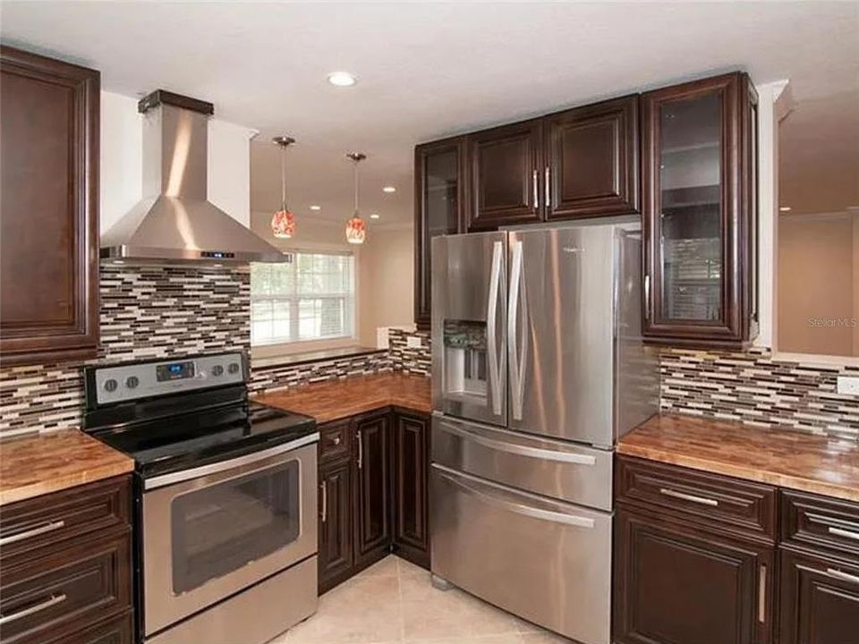 For Sale: $399,990 (4 beds, 2 baths, 2001 Square Feet)