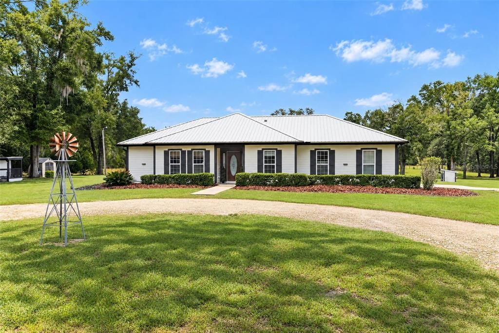 For Sale: $599,900 (4 beds, 2 baths, 1912 Square Feet)
