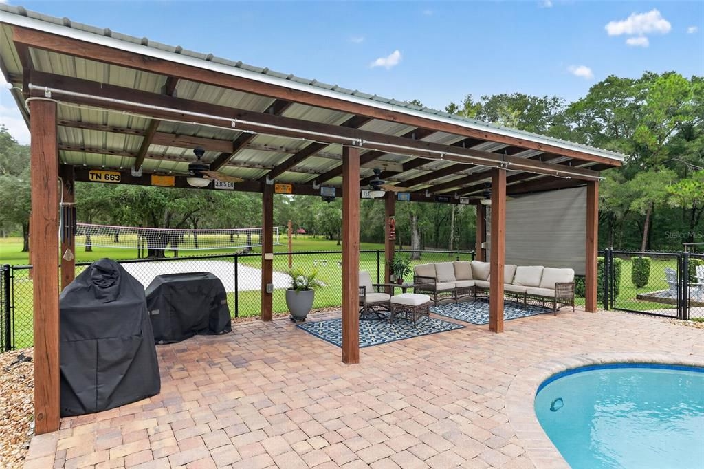 For Sale: $599,900 (4 beds, 2 baths, 1912 Square Feet)