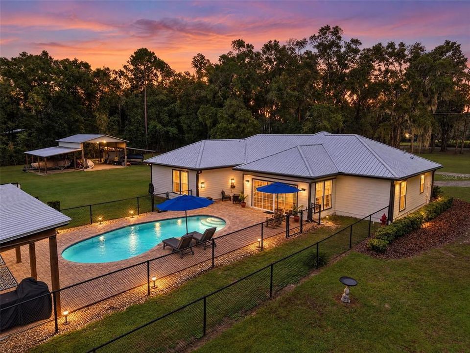 For Sale: $599,900 (4 beds, 2 baths, 1912 Square Feet)