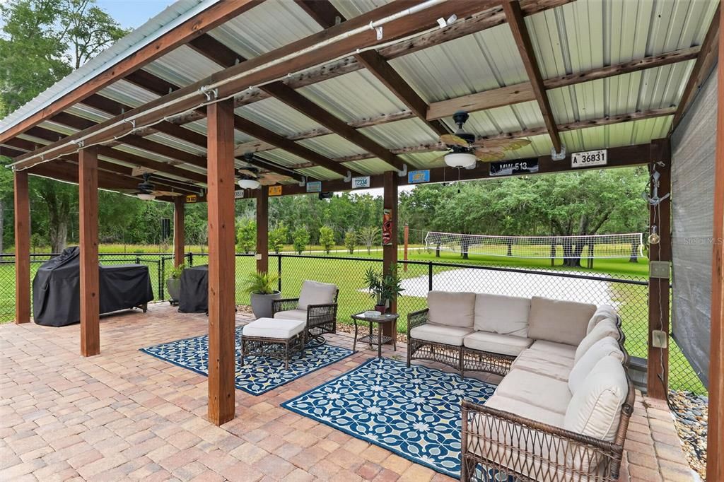 For Sale: $599,900 (4 beds, 2 baths, 1912 Square Feet)