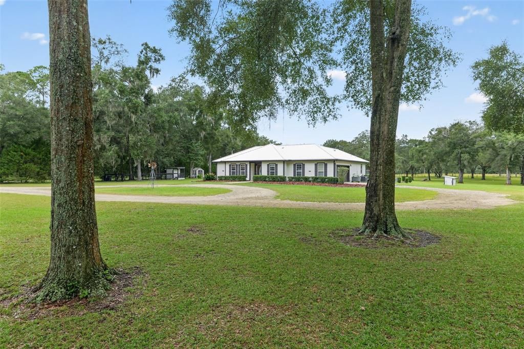 For Sale: $599,900 (4 beds, 2 baths, 1912 Square Feet)