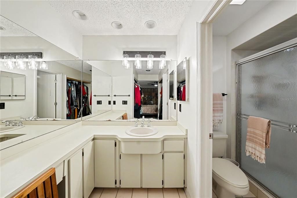 En Venta: $320,000 (3 camas, 2 baños, 1360 Pies cuadrados)