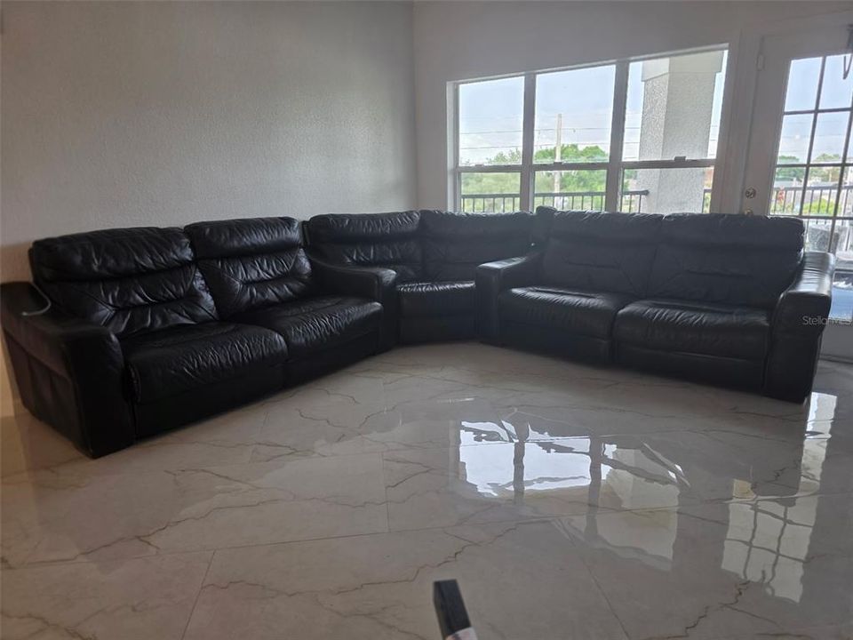 For Rent: $2,350 (2 beds, 2 baths, 1174 Square Feet)