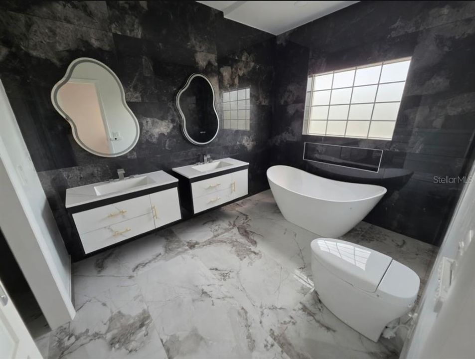For Rent: $2,350 (2 beds, 2 baths, 1174 Square Feet)