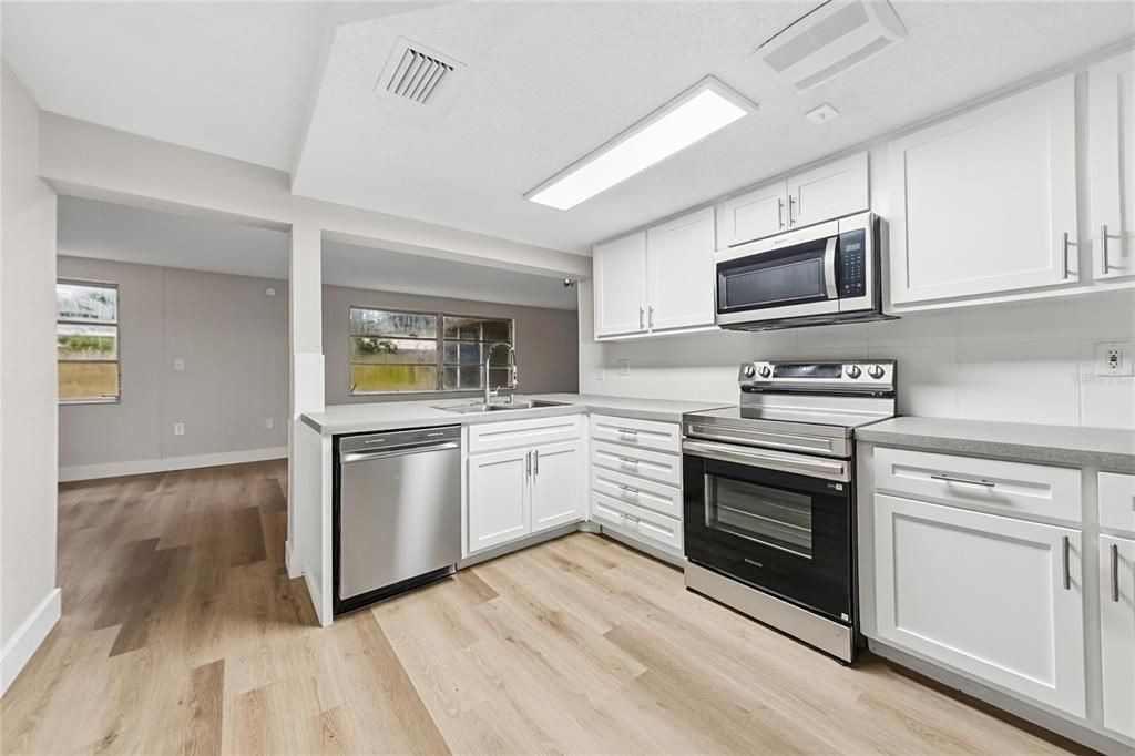For Sale: $249,900 (2 beds, 2 baths, 1513 Square Feet)